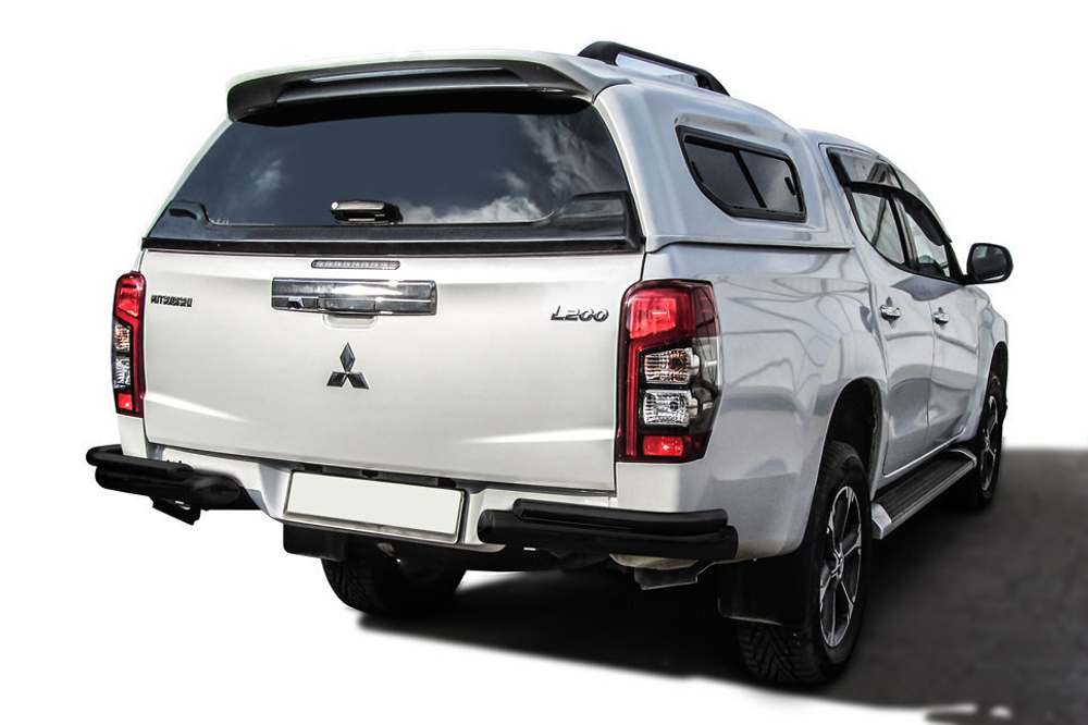 Защита заднего бампера Mitsubishi L-200 (2018-2023) d57+d42 уголки черная