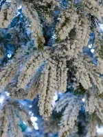 Заснеженная елка с гирляндой «Форесто» холодный свет (Литая+пвх) 180 см / 1,8 м