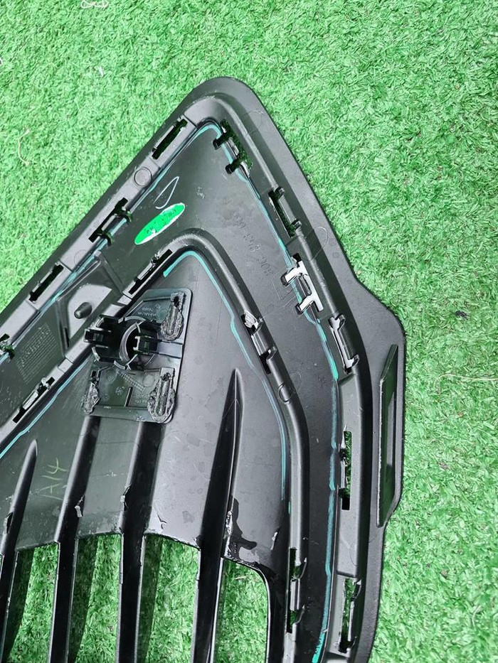 Решетка переднего бампера правая VW Talagon 21-нв