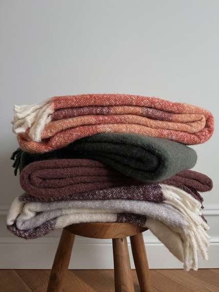 Плед мохеровый over horizon терракотового цвета из коллекции trendy ruffles, 130х180 см