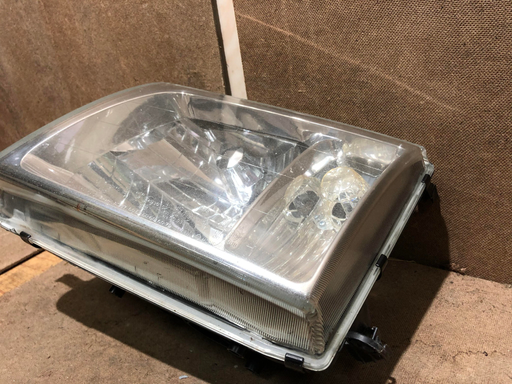 Фара левая Toyota Land Cruiser 100 98-05 Б/У Оригинал 8105960041