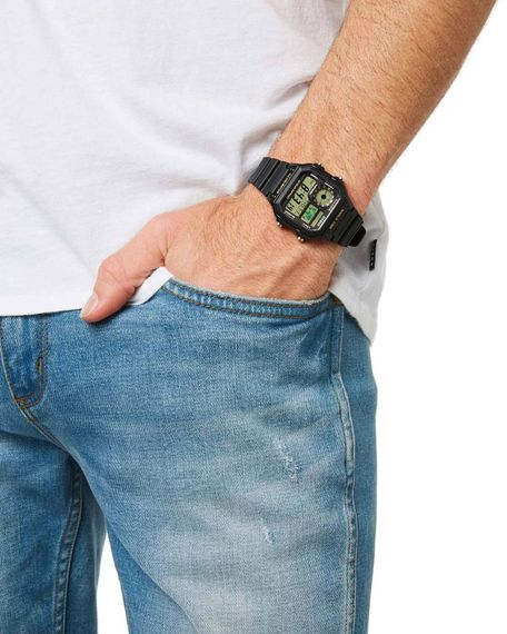 Наручные часы CASIO AE-1200WH-1B