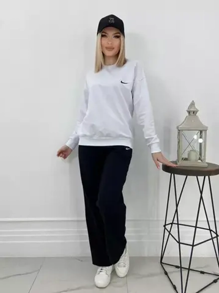 Спортивный костюм со штанами клеш