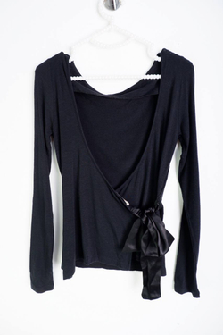 Кофта Blumarine с украшенным декольте, маркировка 36, визуально на 42 размер