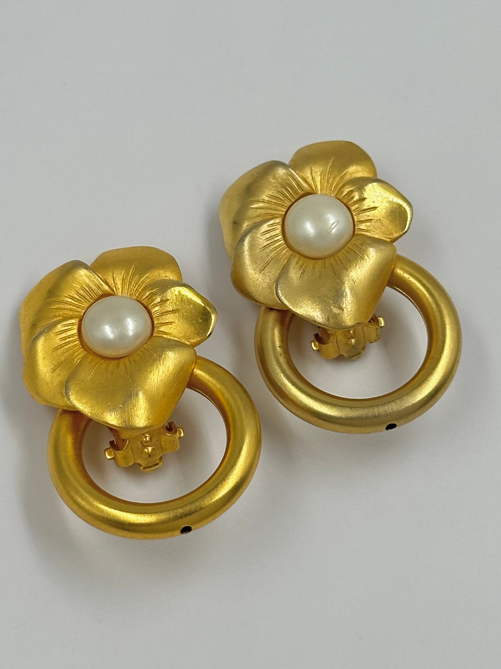 Клипсы с цветами Givenchy