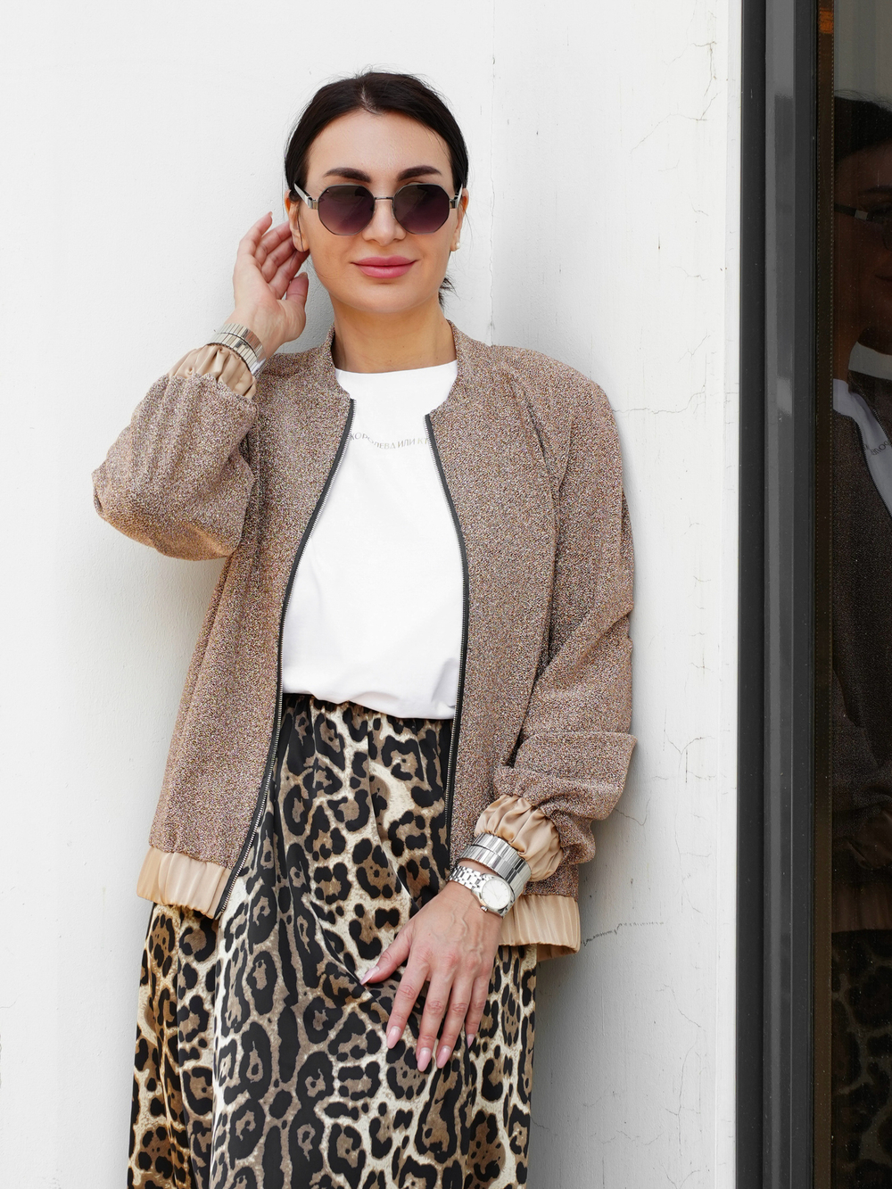 Бомбер в золотом блеске