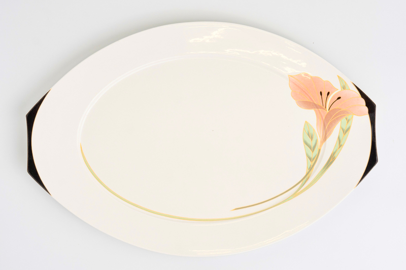 Овальное блюдо в стиле ар-деко