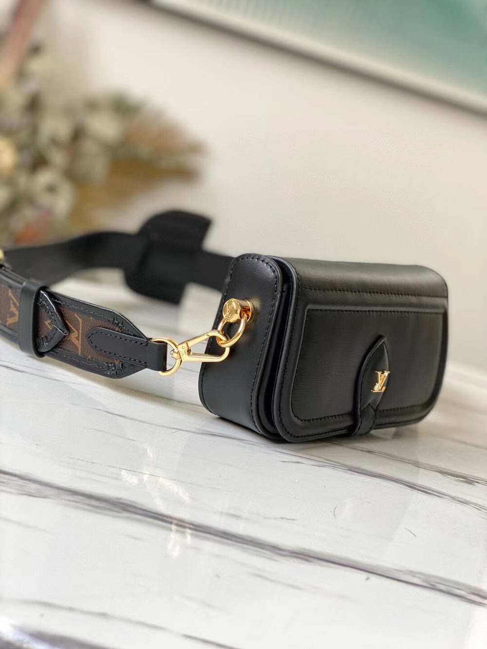 Louis Vuitton Officier