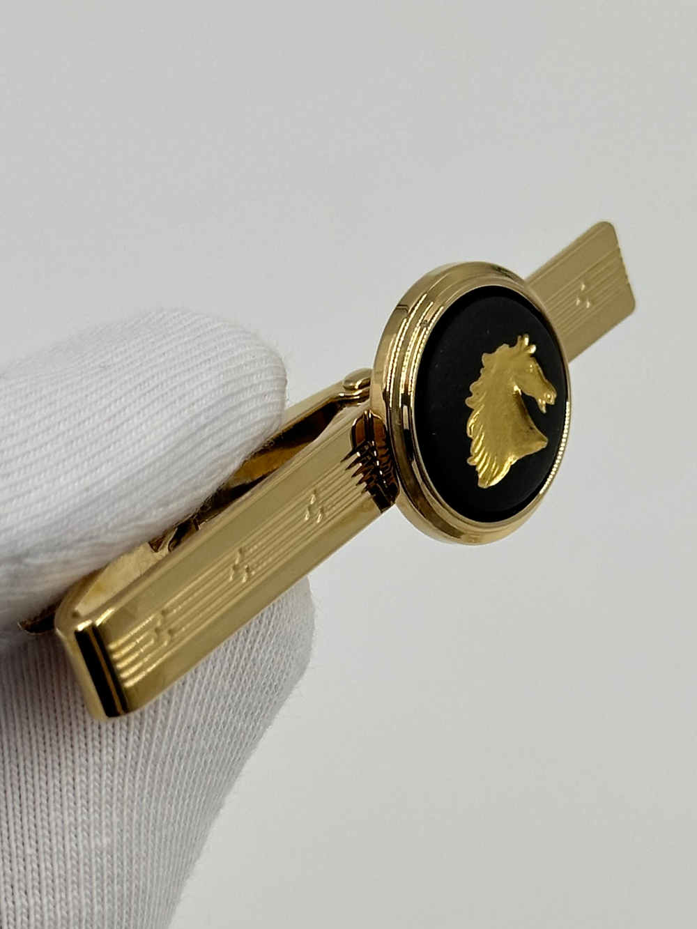Зажим для галстука Wedgwood чёрный с лошадью