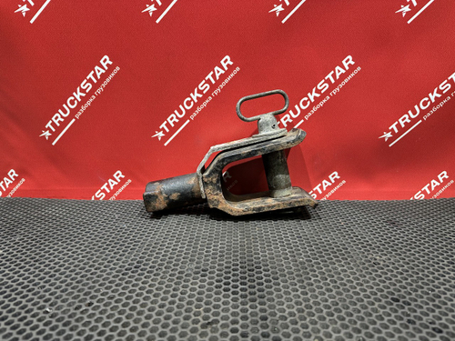 Крюк буксировочный