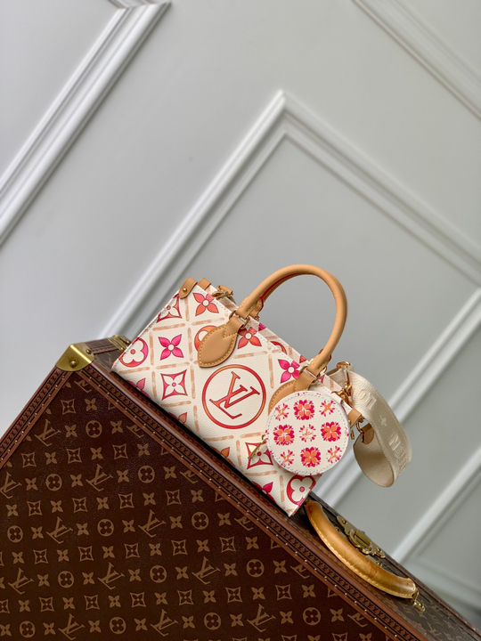 Louis Vuitton Onthego East West