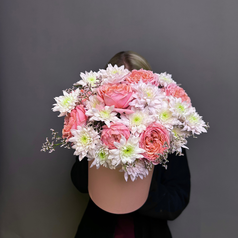 Композиция"Лея М"(кустовая пионовидная роза,кустовая хризантема)