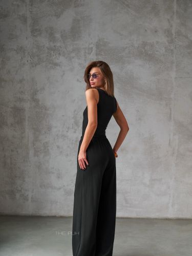 Трикотажный костюм-тройка черного цвета