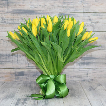 Букет из 51 желтого тюльпана