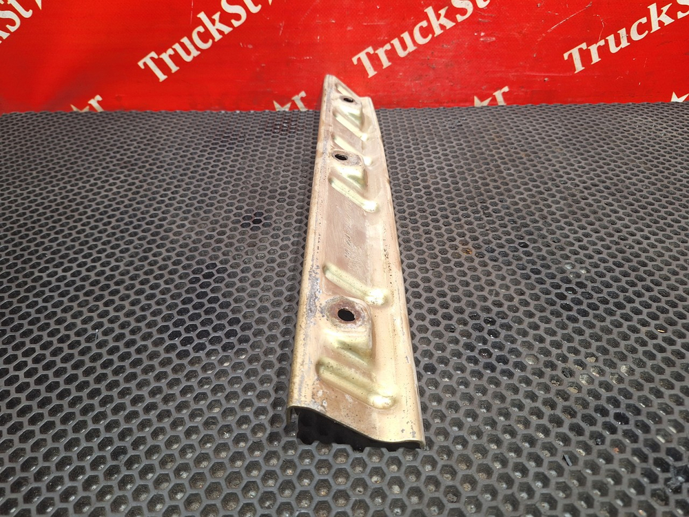 Кронштейн продолжения двери правый