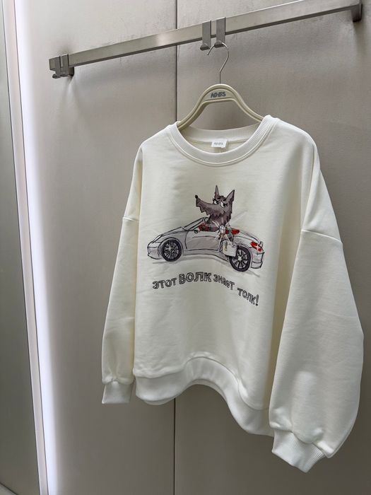 СВИТШОТ РЕНА МОЛОЧНЫЙ ВОЛК ЗНАЕТ ТОЛК