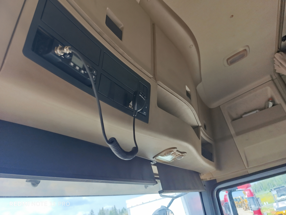 Shacman (Shaanxi) SX* 6x4 Седельный тягач SX42584V324 (Дизельный, 11,6 л, 423 л.с., МТ)