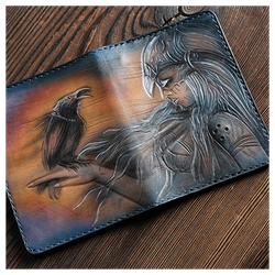 Кожаная обложка на паспорт «Ворон»