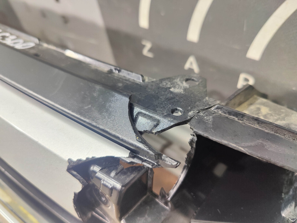 Решетка радиатора Toyota Land Cruiser 300 Б/У Оригинал 5310160G90