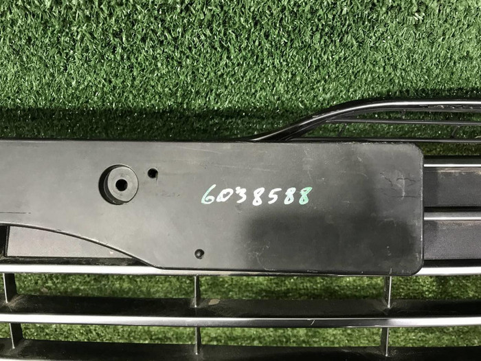 Решетка переднего бампера Toyota Camry xv70 (2017-2021)