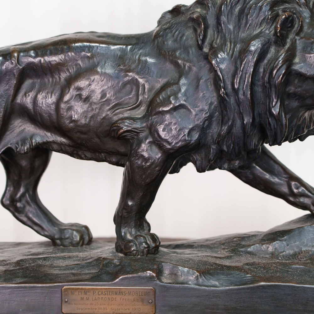 Кабинетная скульптура «Идущий лев»