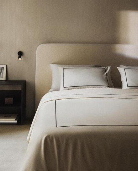 ZARA HOME ПОДОДЕЯЛЬНИК ИЗ САТИНА С ОКАНТОВКОЙ, БУРГУНДИ