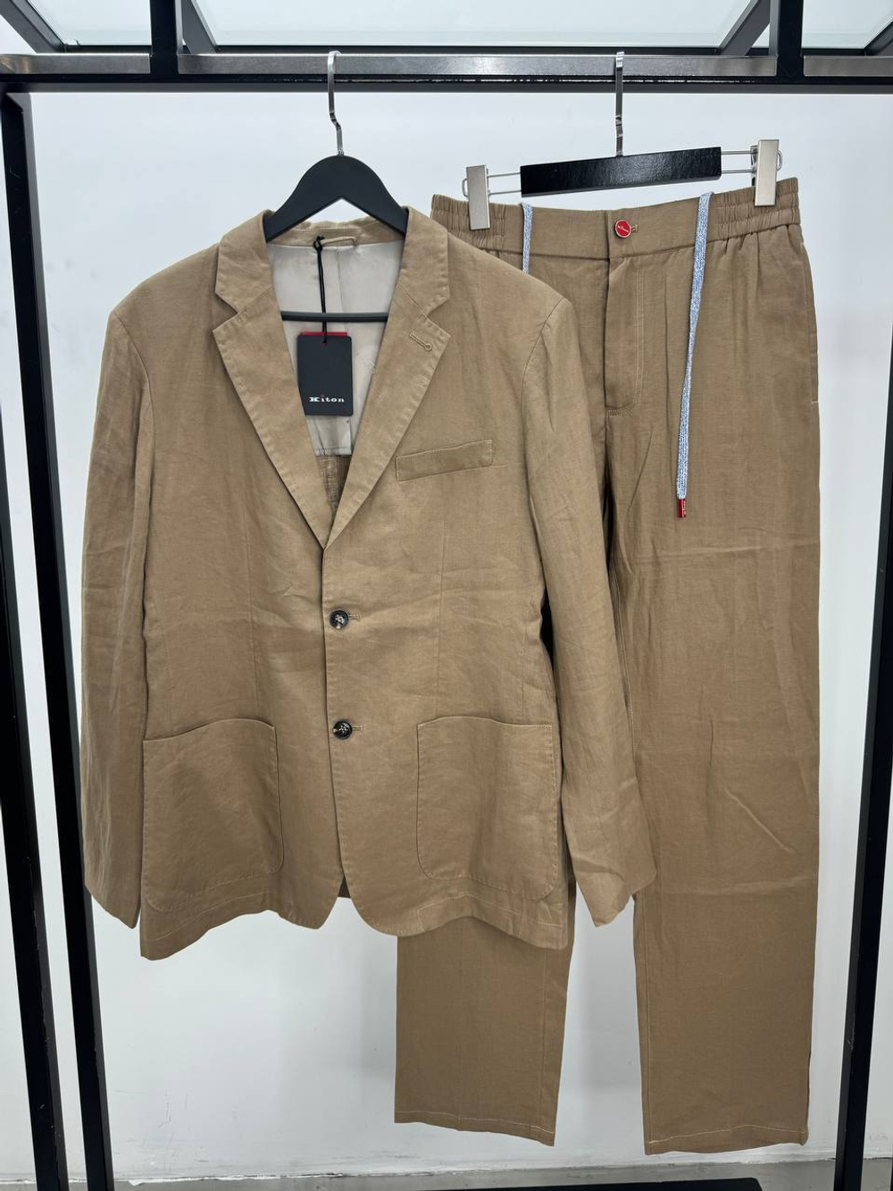 Льняной костюм Kiton