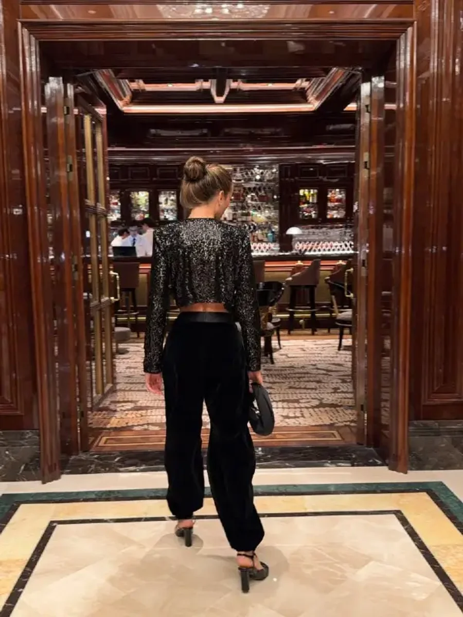 Укороченный жакет в пайетку, Черный