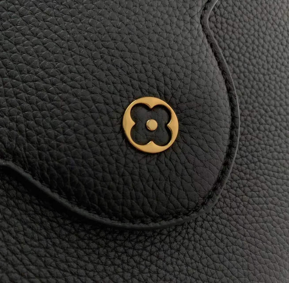 Louis Vuitton Capucines MM