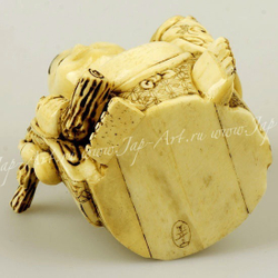 Нэцкэ Хотей