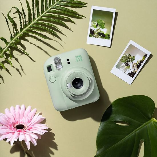 Фотоаппарат мгновенной печати Fujifilm Instax Mini 12 Green