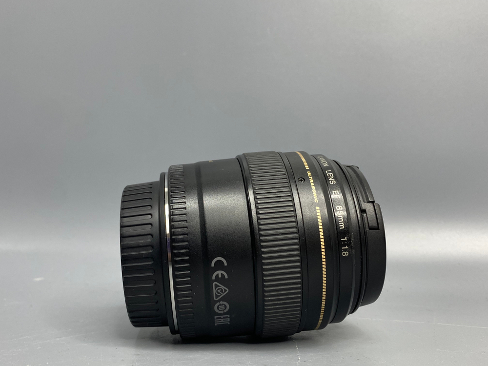 Canon EF 85mm 1.8 USM