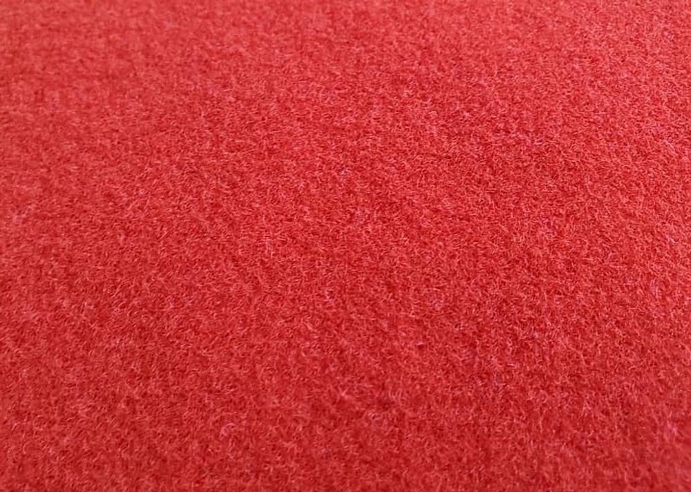 Ролл-мат красного цвета с гимнастическим ворсом из полиэстера