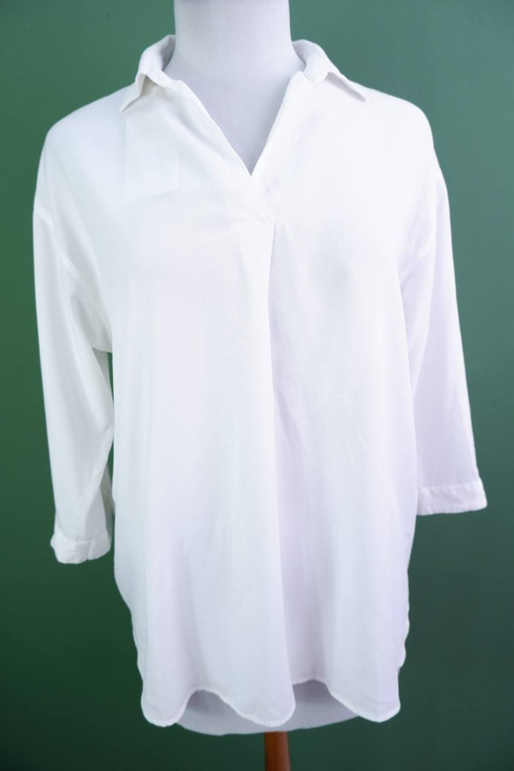 Блузка тонкая, визуально на 50 размер