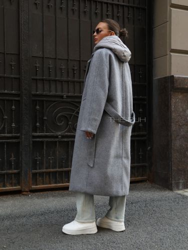 двубортное пальто с поясом и жилетом, цвет серый