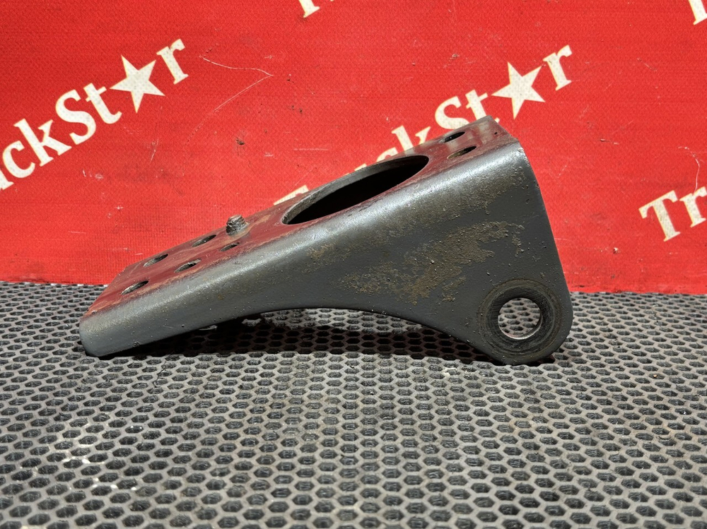 Кронштейн амортизатора заднего