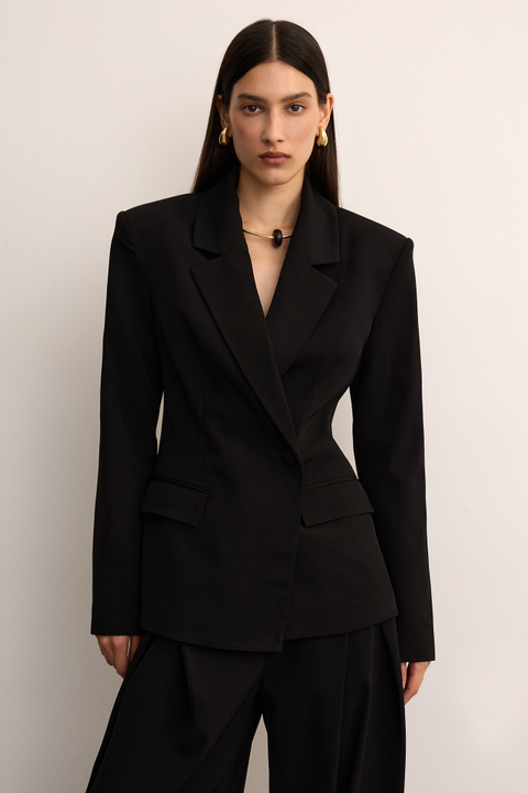 Приталенный жакет из костюмной ткани