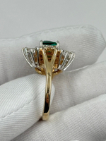 Кольцо с зелёным кристаллом