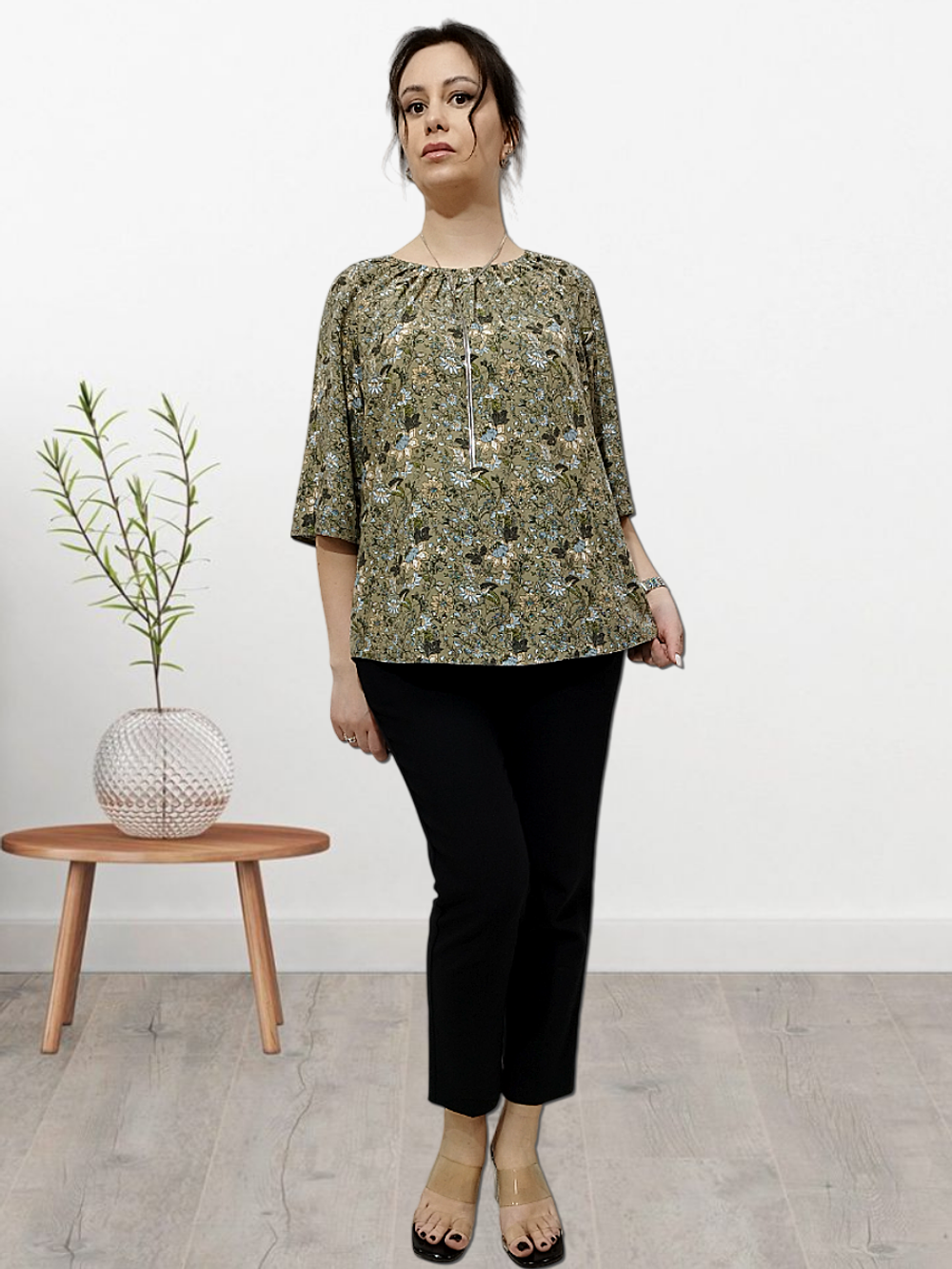 1111 Джемпер женский штапель цветы на хаки (56)