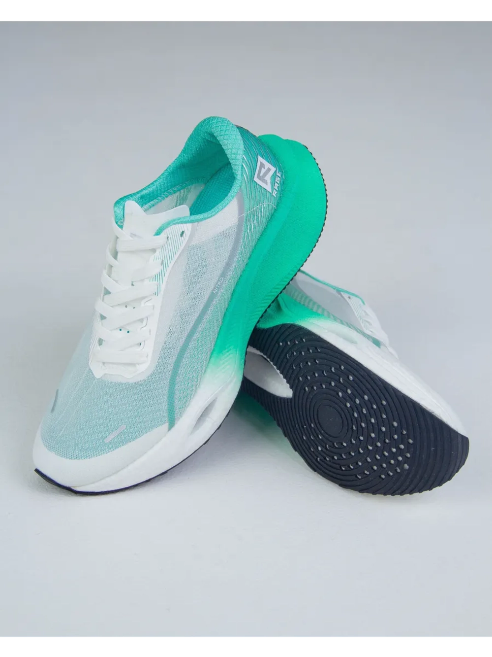 Беговые кроссовки тканевые с двойной амортизацией