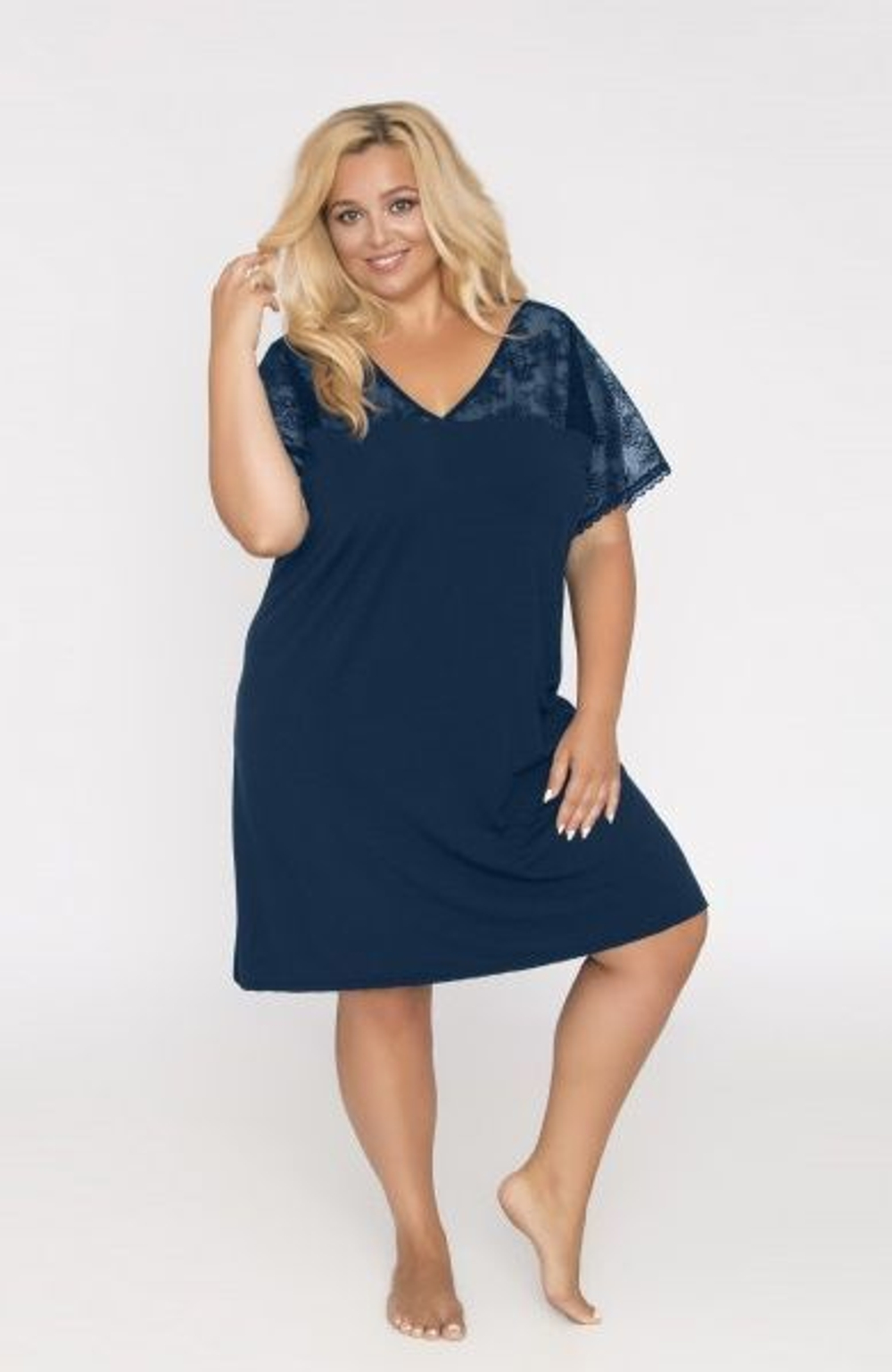 Сорочка с V-образным вырезом и кружевами (Размер: XL) (Цвет: черный)