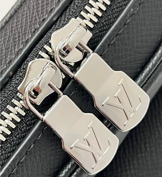 Сумка-мессенджер Louis Vuitton Outdoor, черный