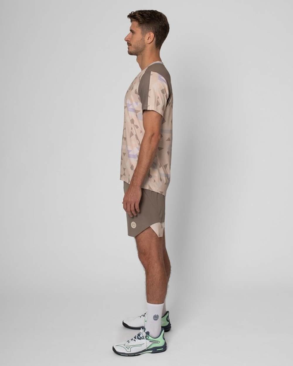 ОДЕЖДА ДЛЯ ТЕННИСА Мужская, Футболка BIDI BADU PARIS 2025 V NECK .