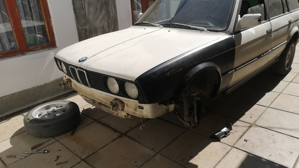 BMW E30 Крыло левое (Реплика "Стекловолокно")