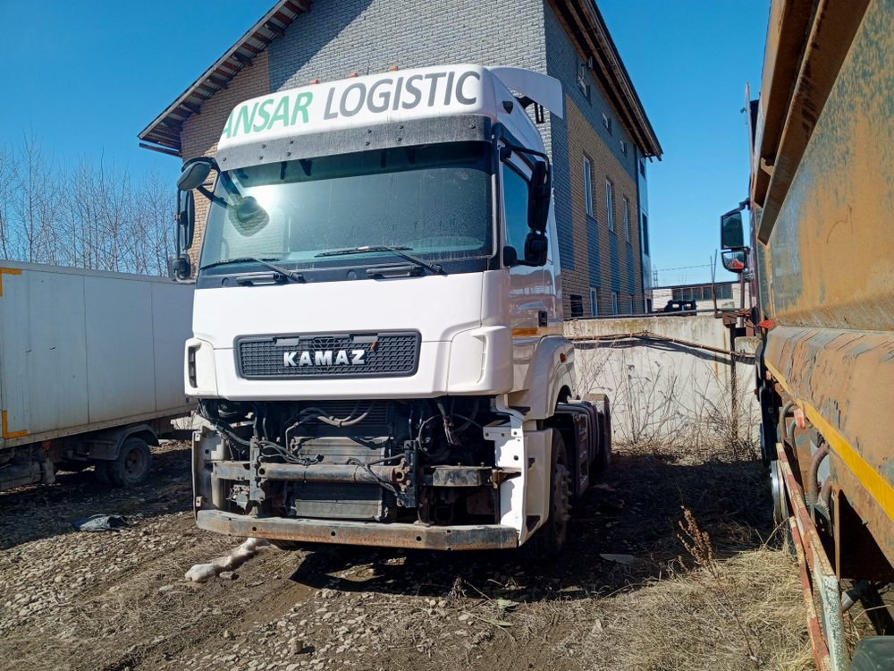КамАЗ 5490 4x2 Седельный тягач 5490-S5 (Дизель/Газ, 12,0 л, 401 л.с., МТ)