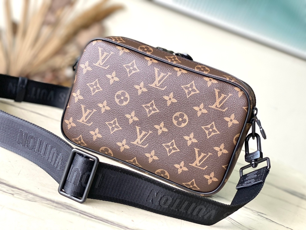 Louis Vuitton Alpha Messenger