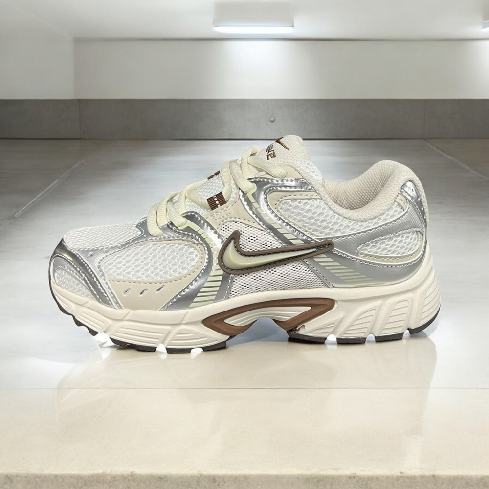 Nike V5 RNR • White Brown