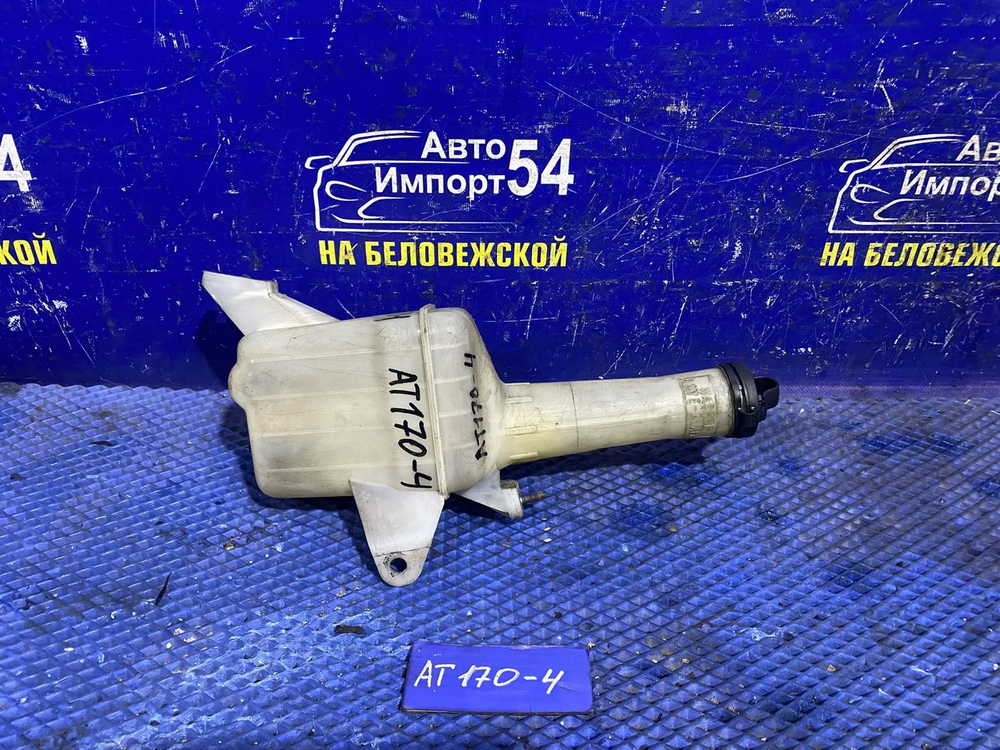 Бачок омывателя TOYOTA CORONA 1988