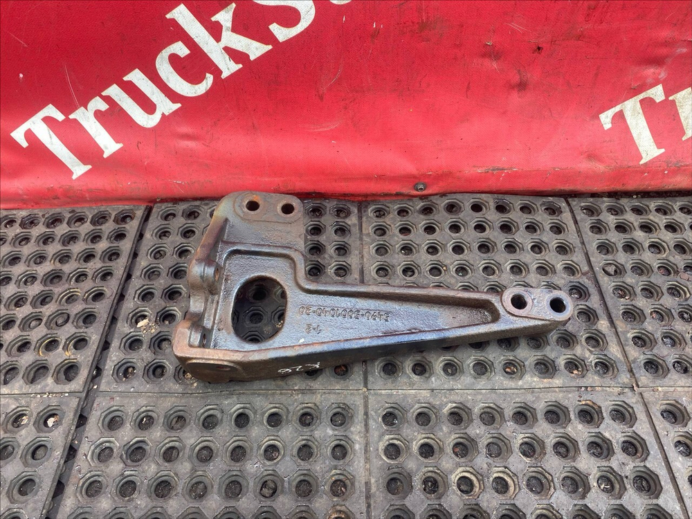 Кронштейн кабины правый 2017г