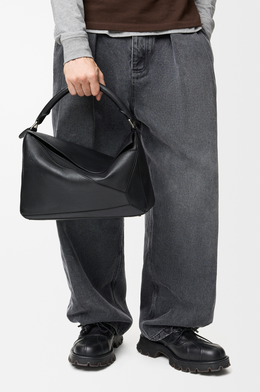 Loewe Большая сумка Puzzle мягкой зернистой телячьей кожи, черный